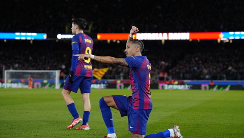 Raphinha z FC Barcelony świętuje zdobycie gola w meczu hiszpańskiej LaLiga pomiędzy FC Barcelona i CA Osasuna