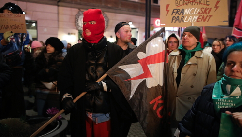 Uczestnicy protestu Ogólnopolskiego Strajku Kobiet w Warszawie