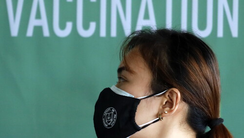 "To narusza gwarantowaną przez traktaty unijne swobodę przemieszczania się". Europejscy politycy przeciw paszportom szczepień?