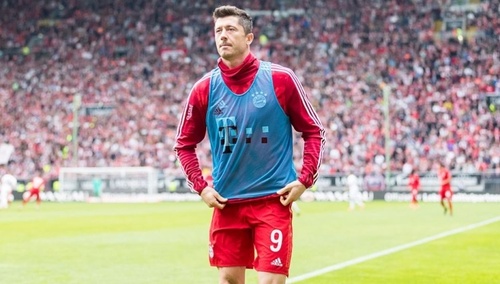"9 zajęta". Z tym numerem Lewandowski może grać w FC Barcelonie