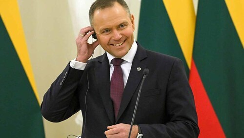 Karol Nawrocki liderem zaufania