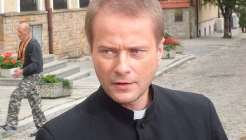 Ujawniono zarobki Artura Żmijewskiego za rolę w „Ojcu Mateuszu”