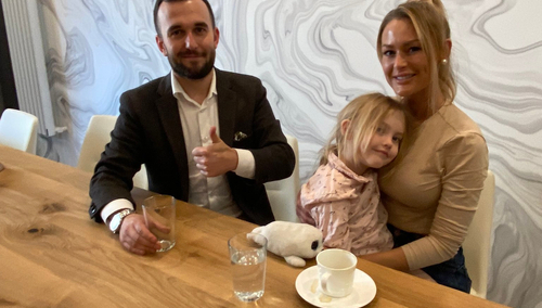 Mec. Maciej Kryczka z norweskimi matką i córką