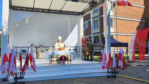 Msza Święta w intencji ojczyzny i poległych przy pomniku Obrońców Poczty Polskiej w Gdańsku