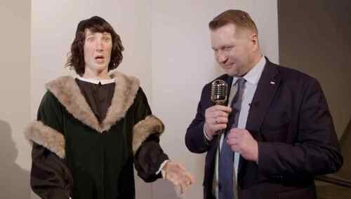 Minister Czarnek rozmawia z robotem "Kopernika"