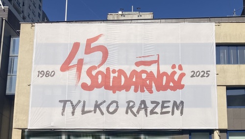 Jubileuszowy baner na 45-lecie Solidarności