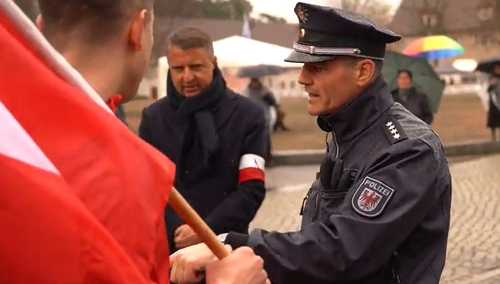 Polacy niewpuszczeni przez niemiecką policję podczas obchodów wyzwolenia KL Ravensbrueck