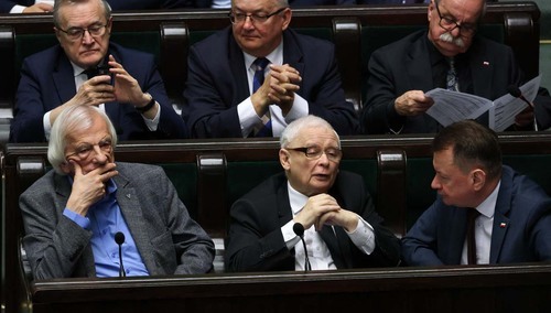 Prezes PiS straci połowę uposażenia