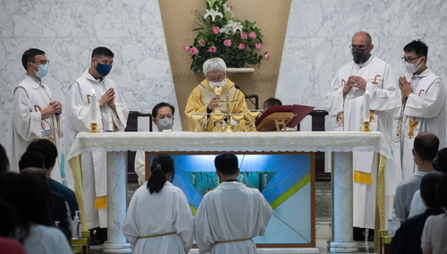 Msza św. celebrowana przez kard. Josepha Zen Ze-kiuna