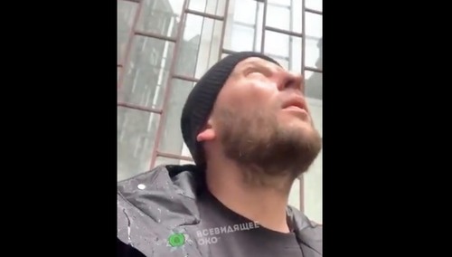 Charków pod rosyjskim ostrzałem. Ukrainiec nagrywał film w momencie uderzenia rakiety w centrum miasta [WIDEO]