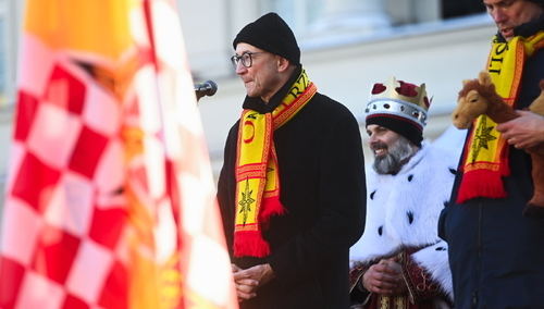 Abp Galbas przemawia do uczestników Orszaku Trzech Króli