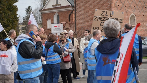 Pikieta przed Starostwem Powiatowym w Przasnyszu