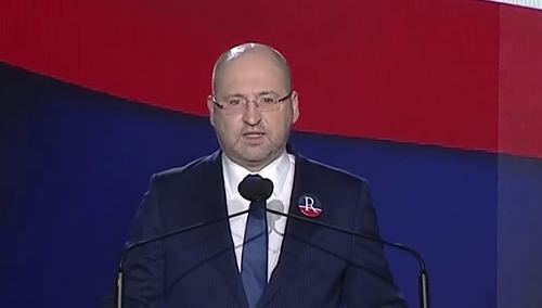 „Nie przesądzałbym, że Polska nie dostanie środków z KPO”. Adam Bielan widzi światełko w tunelu