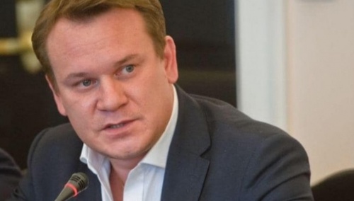 „Wzywam Panią i proszę o reakcję”. Tarczyński apeluje do Nowackiej ws. skandalicznego transparentu