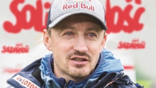 "Wiązaliśmy go do klamki, potem do kaloryfera". Apoloniusz Tajner wspomina, jak rozciągał Małysza