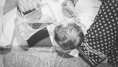 chrzest niemowlęcia