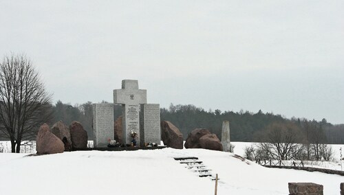 „Morze płomieni, wycie psów i swąd spalonych ciał...”. 77. rocznica mordu w Hucie Pieniackiej
