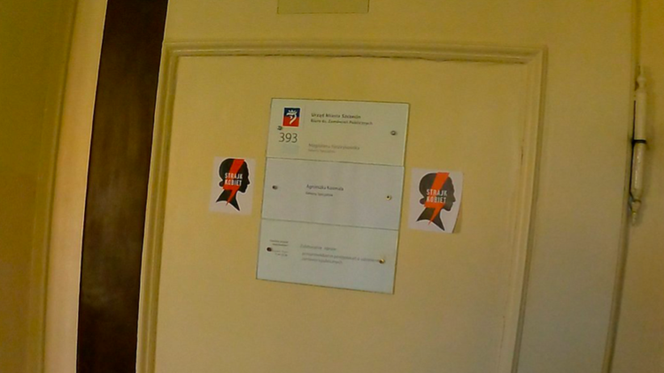 „Urzędniczki podarły wizerunki małych dzieci. Zaczęły mnie atakować. Jedna…”
