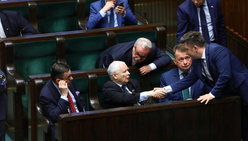 Nieoficjalnie: Zmiany w PiS. „Znani politycy stracą stanowiska”. Są nazwiska