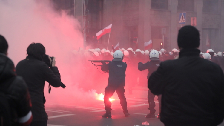 RMF FM: Policjanci zabezpieczający Marsz Niepodległości użyli broni bez zgody dowódcy operacji