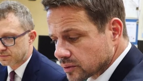 Trzaskowski niczym Tusk? "Też nie może pogodzić się z tym, że przegrał wybory prezydenckie"