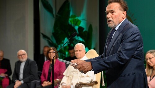 Leon XIV, Arnold Schwarzenegger
