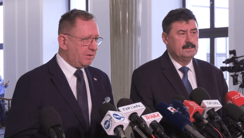 Posłowie PiS Robert Telus i Ryszard Bartosik