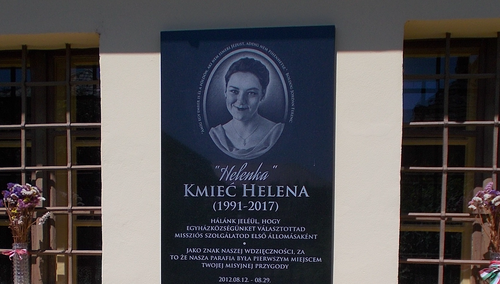 Tablic upamiętniająca Helenę Kmieć w kościele pw. św. Mikołaja w Galgahévíz