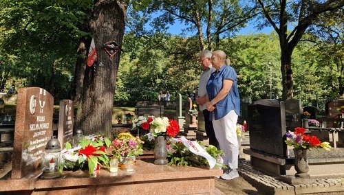 77. rocznica śmierci "Inki" i "Zagończyka". Przedstawiciele Prezydium KK NSZZ "S" złożyli kwiaty na grobach bohaterów