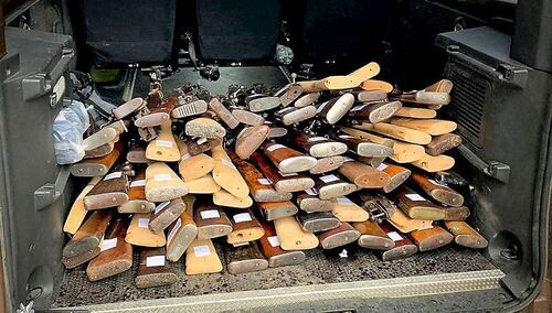 Jarasz: Wielkie polowanie CBŚP. Zabezpieczono 134 sztuki broni i 1900 sztuk amunicji