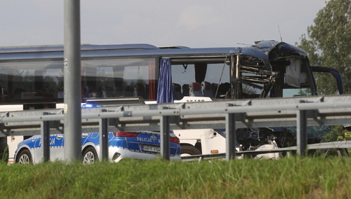 Wypadek na autostradzie A1. Autokar z dziećmi zderzył się z ciężarówką