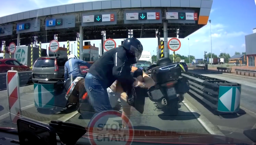Zadyma na autostradzie A4. Czeski kierowca nie wytrzymał [WIDEO]