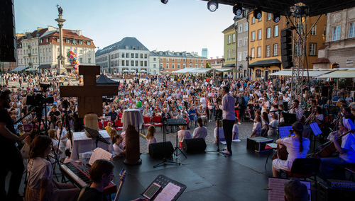 "Tylko w Chrystusie możliwa jest wolność". Wyjątkowy koncert Miastu i Światu - muzyczne uwielbienie na warszawskiej Starówce