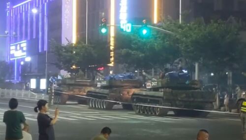 Czołgi przed bankiem 