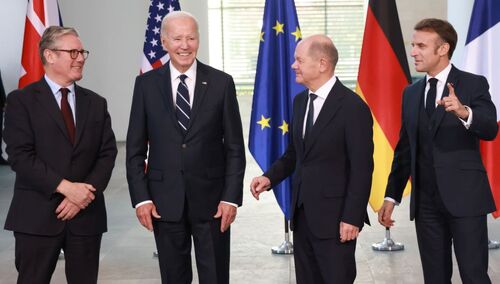 Keir Starmer, Joe Biden, Olaf Scholz i Emmanuel Macron podczas spotkania w Berlinie 18 października 2024 r.