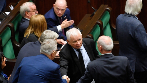 [najnowszy sondaż] Potężny wzrost PiS, spadek KO. „PiS rządziłby trzecią kadencję samodzielnie”