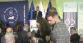 Kobieta wyprowadzona siłą ze spotkania z Radosławem Sikorskim
