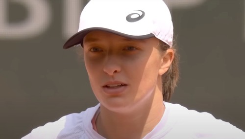 Świątek: „Jestem zmuszona zrezygnować”. Wróciła kontuzja