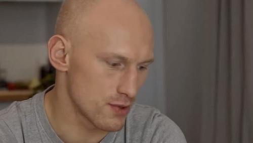 "Jedzenie... poniżej czegokolwiek. To nie jest jedzenie". "Diablo" dramatycznie o swoim pobycie w więzieniu