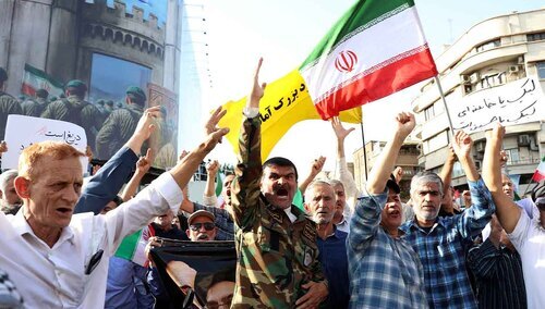 Irańczycy podczas antyamerykańskiej i antyizraelskiej demonstracji w Teheranie