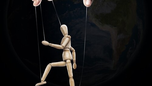 Karuzela z Blogerami. Grzegorz J. „Bob Denard” Kałuża: Władcy umysłów w internecie