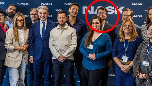 9 maja 2025 r. Prezes Akcji Demokracja Jakub Kocjan na rządowych konsultacjach o cyberbezpieczeństwie wyborów. Zdjęcie opublikował NASK