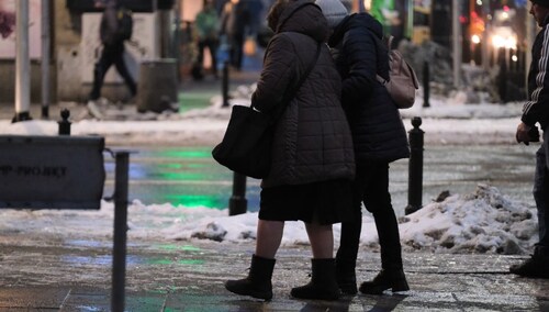 20.12.2022. Oblodzone chodniki w centrum Warszawy