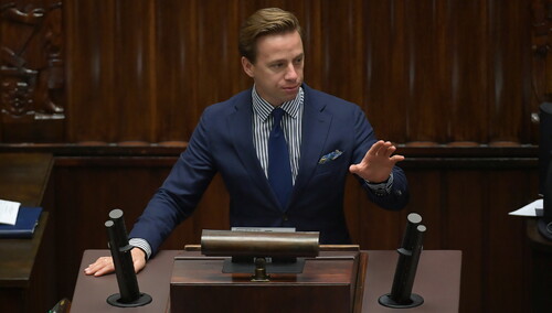 Ile w tym emocji… Bosak w Sejmie: Błagam, wysłuchajcie świadectwa tych ludzi