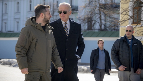 Wołodymyr Zełenski i Joe Biden w Kijowie