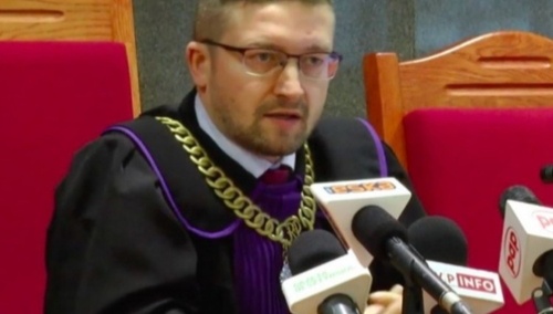 Juszczyszyn przywrócony do orzekania, ale chyba nie tego się spodziewał