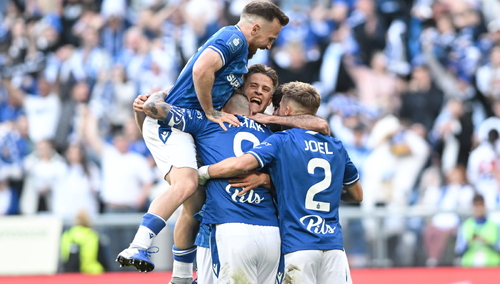 Piłkarze Lecha Poznań świętują strzelenie gola w meczu z Piastem Gliwice