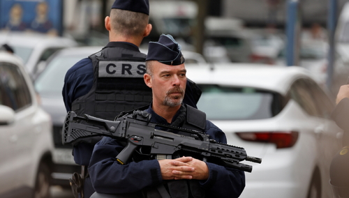 Francuskie służby po ataku w Arras