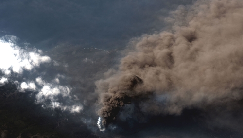 Wybuch wulkanu Cumbre Vieja. Olbrzymia chmura dwutlenku siarki dotarła nad Polskę. RCB wydało komunikat