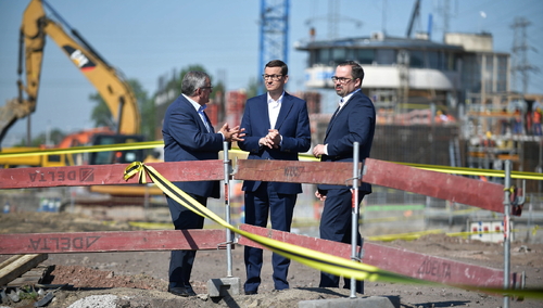 Premier: Stawiamy na kolej przyszłości. Inwestycje kolejowe zwiększają możliwości biznesowe w Polsce